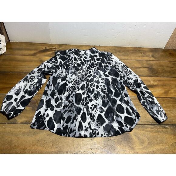 VTG St. John Black Gray Animal Print Silk Faux Wrap Blouse Top 4 - Picture 12 of 13